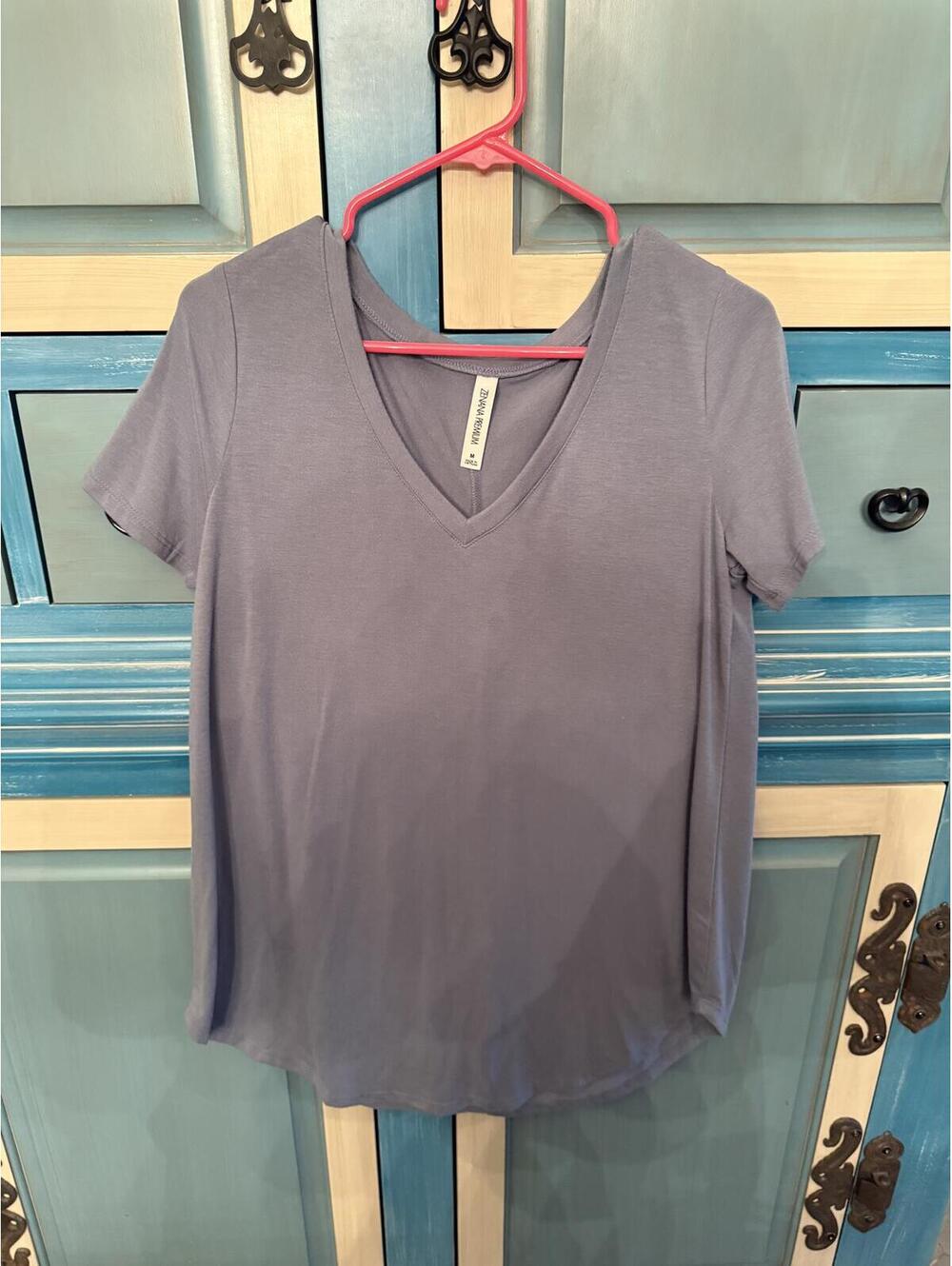 Zenana Premium Women's Medium V-Neck Short Sleeve T-Shirt